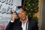 Amsterdam 2 december 2014
CD presentatie Gerard Joling in het conservatorium Hotel. Humberto Tan en Karin Bloemen reiken het eerste exemplaar uit.