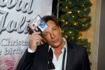 Amsterdam 2 december 2014
CD presentatie Gerard Joling in het conservatorium Hotel. Humberto Tan en Karin Bloemen reiken het eerste exemplaar uit.