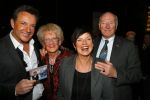 Amsterdam 2 december 2014
CD presentatie Gerard Joling in het conservatorium Hotel. Humberto Tan en Karin Bloemen reiken het eerste exemplaar uit. Gerard met zus en moeder