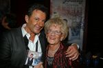 Amsterdam 2 december 2014
CD presentatie Gerard Joling in het conservatorium Hotel. Humberto Tan en Karin Bloemen reiken het eerste exemplaar uit. Gerard met zus en moeder