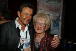 Amsterdam 2 december 2014
CD presentatie Gerard Joling in het conservatorium Hotel. Humberto Tan en Karin Bloemen reiken het eerste exemplaar uit. Gerard met zus en moeder