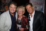 Amsterdam 2 december 2014
CD presentatie Gerard Joling in het conservatorium Hotel. Humberto Tan en Karin Bloemen reiken het eerste exemplaar uit. Gerard met zijn moeder en Rene Froger