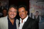 Amsterdam 2 december 2014
CD presentatie Gerard Joling in het conservatorium Hotel. Humberto Tan en Karin Bloemen reiken het eerste exemplaar uit. Gerard met zijn moeder en Rene Froger