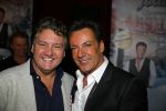 Amsterdam 2 december 2014
CD presentatie Gerard Joling in het conservatorium Hotel. Humberto Tan en Karin Bloemen reiken het eerste exemplaar uit. Gerard met zijn moeder en Rene Froger