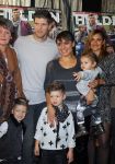 Ridderkerk 10 november 2014
Presentatie Helden met oa Klaasjan Huntelaar met vrouw en kinderen bij v d Valk. Klaasjan met vrouw Maddy kinderen ouders schoonouders en schoonzus