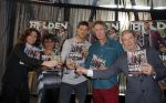 Ridderkerk 10 november 2014
Presentatie Helden met oa Klaasjan Huntelaar met vrouw en kinderen bij v d Valk. Frits en Barbara Barend en Gertjan Verbeek