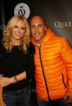 Amsterdam 8 november 2014
Mental Theo en zijn vrouw Maaike Jansen en Maruja Retana vormen de Queens of Energy. Maaike treedt op onder de naam Maycelli.