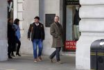 Londen 14 december 2014
Paul de Leeuw en zijn partner Stefan Nugter shoppen in Londen.
