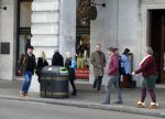 Londen 14 december 2014
Paul de Leeuw en zijn partner Stefan Nugter shoppen in Londen.