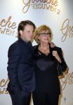 Amsterdam 1 december 2014
Premiere Gooische vrouwen 2 in het nieuwe de la mar met in de hoofdrollen Linda de Mol Lies Visschedijk Tjitske Reijdinga en Susan Visser. Peter Paul Muller met zijn moeder in de film Beppie Melissen