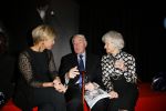 Amsterdam 11 december 2014
Presentatie van het nieuwe tijdschrift en platform van Wendy v Dijk.
Prinses Laurentien onthult het eerste exemplaar. Prinses Laurentien in gesprek met de ouders van Erland Galjaard