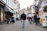 Weesp 4 december 2014
Robbie Hasselt wordt geinterviewd door Edwin Bredius. Robbie heeft dates gehad met Onno Hoes en deze gefilmd.