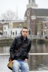 Weesp 4 december 2014
Robbie Hasselt wordt geinterviewd door Edwin Bredius. Robbie heeft dates gehad met Onno Hoes en deze gefilmd.