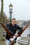 Weesp 4 december 2014
Robbie Hasselt wordt geinterviewd door Edwin Bredius. Robbie heeft dates gehad met Onno Hoes en deze gefilmd.
