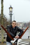Weesp 4 december 2014
Robbie Hasselt wordt geinterviewd door Edwin Bredius. Robbie heeft dates gehad met Onno Hoes en deze gefilmd.