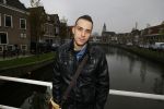 Weesp 4 december 2014
Robbie Hasselt wordt geinterviewd door Edwin Bredius. Robbie heeft dates gehad met Onno Hoes en deze gefilmd.