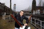 Weesp 4 december 2014
Robbie Hasselt wordt geinterviewd door Edwin Bredius. Robbie heeft dates gehad met Onno Hoes en deze gefilmd.