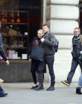 Londen 14 december 2014
Sam Worthington met zijn zwangere vriendin Lara Bingle in Londen