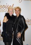 Amsterdam 1 december 2014
Premiere Gooische vrouwen 2 in het nieuwe de la mar met in de hoofdrollen Linda de Mol Lies Visschedijk Tjitske Reijdinga en Susan Visser. Sandra Peek met een vriendin