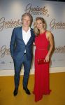 Amsterdam 1 december 2014
Premiere Gooische vrouwen 2 in het nieuwe de la mar met in de hoofdrollen Linda de Mol Lies Visschedijk Tjitske Reijdinga en Susan Visser. Wendy v Dijk met man Erland Galjaard en zijn dochter