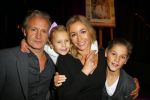 Amsterdam 11 december 2014
Presentatie van het nieuwe tijdschrift en platform van Wendy v Dijk.
Prinses Laurentien onthult het eerste exemplaar.
Wendy met haar kinderen Lizzy Sem en man Erland Galjaard