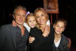Amsterdam 11 december 2014
Presentatie van het nieuwe tijdschrift en platform van Wendy v Dijk.
Prinses Laurentien onthult het eerste exemplaar.
Wendy met haar kinderen Lizzy Sem en man Erland Galjaard