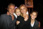 Amsterdam 11 december 2014
Presentatie van het nieuwe tijdschrift en platform van Wendy v Dijk.
Prinses Laurentien onthult het eerste exemplaar.
Wendy met haar kinderen Lizzy Sem en man Erland Galjaard