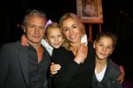 Amsterdam 11 december 2014
Presentatie van het nieuwe tijdschrift en platform van Wendy v Dijk.
Prinses Laurentien onthult het eerste exemplaar.
Wendy met haar kinderen Lizzy Sem en man Erland Galjaard