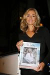 Amsterdam 11 december 2014
Presentatie van het nieuwe tijdschrift en platform van Wendy v Dijk.
Prinses Laurentien onthult het eerste exemplaar.