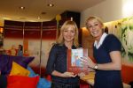 Amsterdam 9 december 2014
Yvon Jaspers gaat voorlezen bij Mc Donalds ivm start van een aktie voor het Ronald Mc Donald huis. Yvon met Debbie de Wagenaar