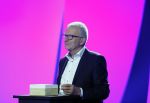 Aalsmeer 27 november 20152e en laatste aflevering van sbs6 programma mindmasters met oa Peter R de Vries Sabia Boulahrouz Patty Brard Patricia Paay Boer Geert en Maarten v d Weijden. Kim Lian v d Meij presenteert het programma. Wegens tegenvallende kijkcijfers werd het programma na twee afleveringen van de tv gehaald. sabia haar drie kinderen Katharina Amaya en Daamin waren aanwezig met de tante (aupair) van Sabia