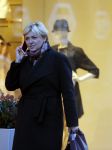 Amsterdam 25 november 2015 
Caroline Tensen doet boodschappen op de pc hooftstraat