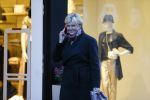 Amsterdam 25 november 2015 
Caroline Tensen doet boodschappen op de pc hooftstraat