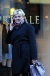 Amsterdam 25 november 2015 
Caroline Tensen doet boodschappen op de pc hooftstraat