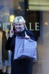 Amsterdam 25 november 2015 
Caroline Tensen doet boodschappen op de pc hooftstraat