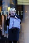 Amsterdam 25 november 2015 
Caroline Tensen doet boodschappen op de pc hooftstraat
