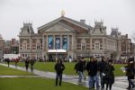Amsterdam 29 november 2015 Demonstratie voor behoud van de aarde op het museumplein. Dolf Jansen praat het geheel aan elkaar.