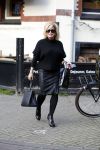 Amsterdam 13 november 2015 
Connie Breukhoven bellend op straat.