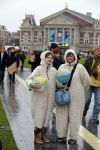 Amsterdam 29 november 2015 Demonstratie voor behoud van de aarde op het museumplein. Dolf Jansen praat het geheel aan elkaar.