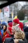 Amsterdam 29 november 2015 Demonstratie voor behoud van de aarde op het museumplein. Dolf Jansen praat het geheel aan elkaar.