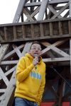 Amsterdam 29 november 2015 Demonstratie voor behoud van de aarde op het museumplein. Dolf Jansen praat het geheel aan elkaar.