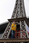 Amsterdam 29 november 2015 Demonstratie voor behoud van de aarde op het museumplein. Dolf Jansen praat het geheel aan elkaar.