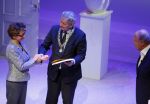 Amsterdam 23 november 2015 
Irene v d Laar stapt uit taxi.5 jaar nieuwe de la mar en 15 jaar de joop en Janine v d Ende foundation. Eberhard v d Laan