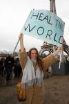 Amsterdam 29 november 2015
 Demonstratie voor behoud van de aarde op het museumplein. Dolf Jansen praat het geheel aan elkaar. Froukje Jansen