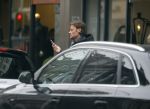 Amsterdam 20 november 2015 
Gigi Ravelli met haar vriend Roger Hodenius aan het winkelen.