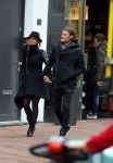 Amsterdam 20 november 2015 
Gigi Ravelli met haar vriend Roger Hodenius aan het winkelen.