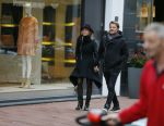 Amsterdam 20 november 2015 
Gigi Ravelli met haar vriend Roger Hodenius aan het winkelen.