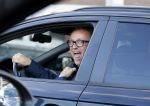 Amsterdam 28 november 2015
Gordon zingend in zijn auto