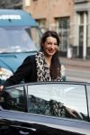 Amsterdam 23 november 2015 
Irene v d Laar stapt uit taxi.