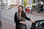 Amsterdam 23 november 2015 
Irene v d Laar stapt uit taxi.